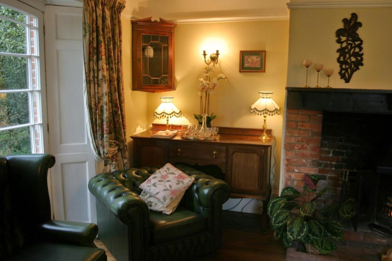 Bridge Farmhouse - Eight Ensuite Bedrooms Salisbury Exterior photo