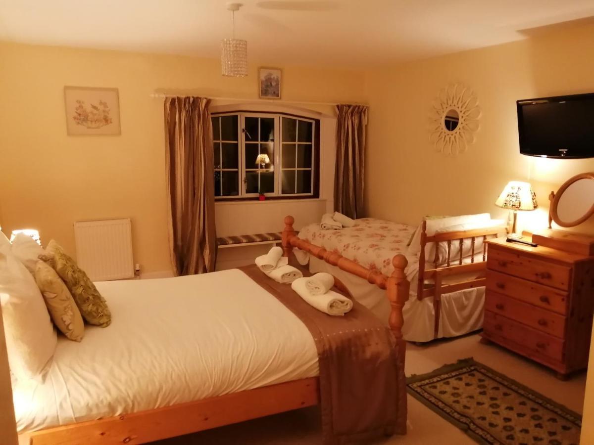 Bridge Farmhouse - Eight Ensuite Bedrooms Salisbury Exterior photo