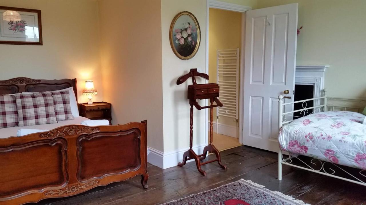 Bridge Farmhouse - Eight Ensuite Bedrooms Salisbury Exterior photo