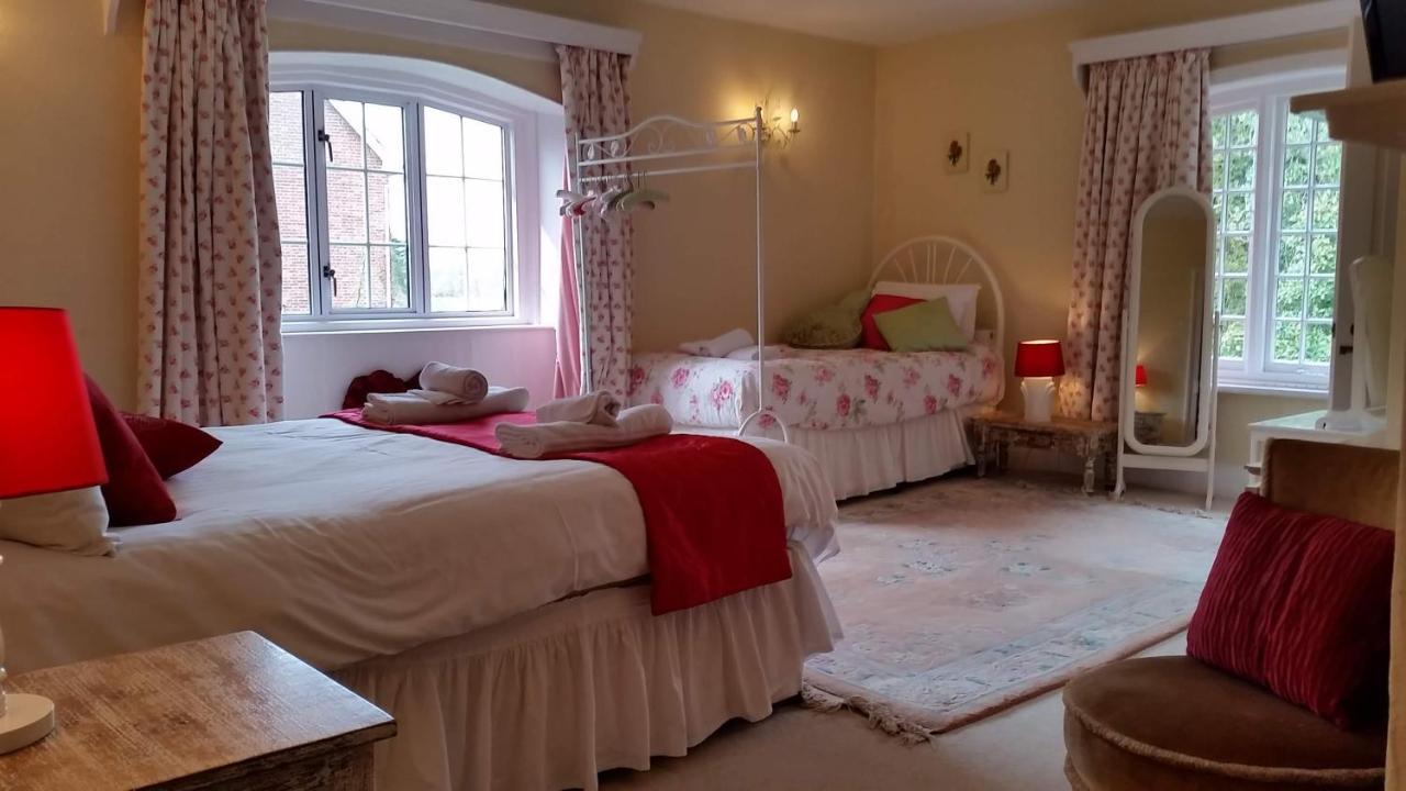 Bridge Farmhouse - Eight Ensuite Bedrooms Salisbury Exterior photo